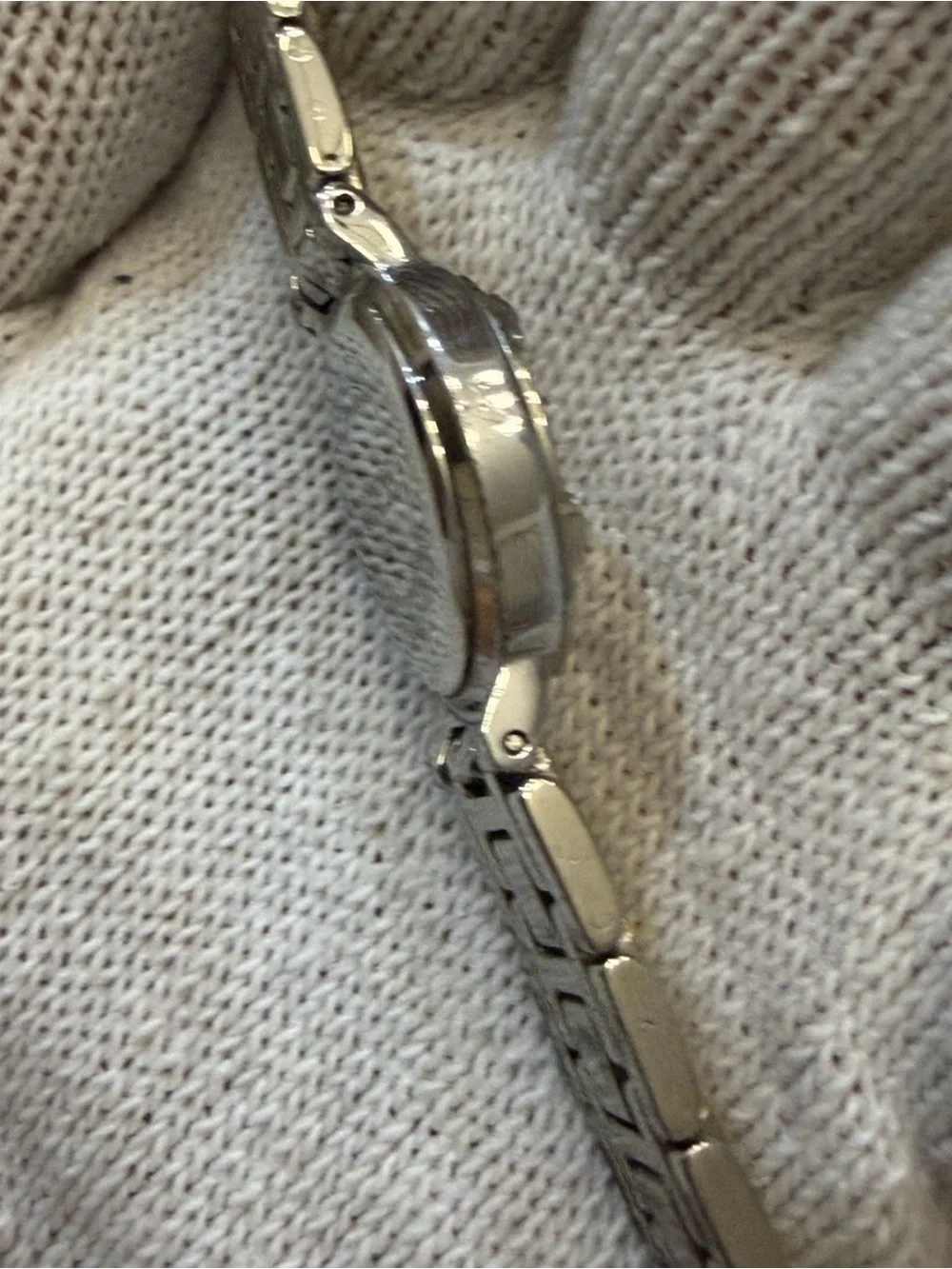 Guess Womens Watch G75479L Two Tone Silver Gold Crystal Bezel Roman Numeral
